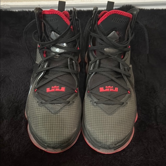 Nike Men's Black and Red Basketball Shoes - Picture 2 of 8